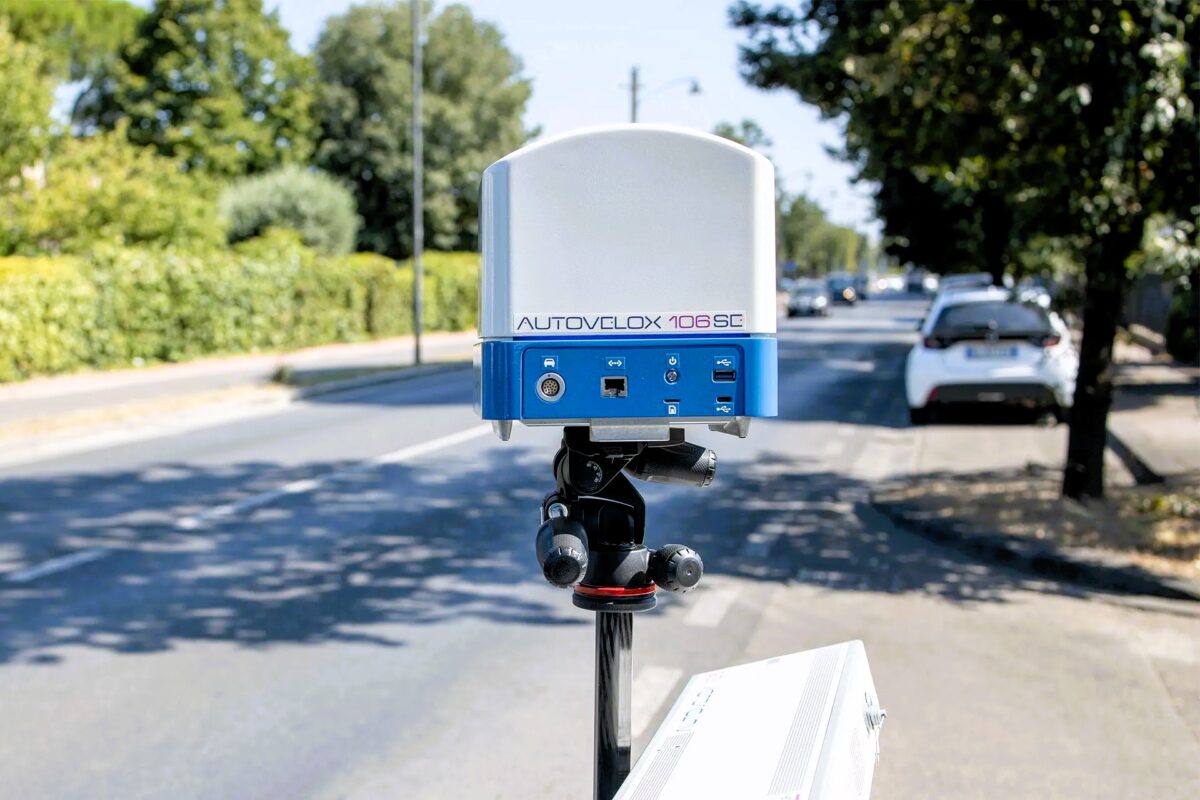 Autovelox e cartelli invisibili: attenzione al nuovo clamoroso trucco sulle strade, automobilisti raggirati con multe da centinaia di euro 46 Autovelox