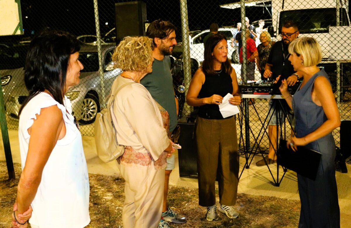 I familiari di Giovanni D'Alessio con la giornalista Dorotea Mazzetta