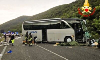Bus dopo l'incidente sulla Terni-Rieti