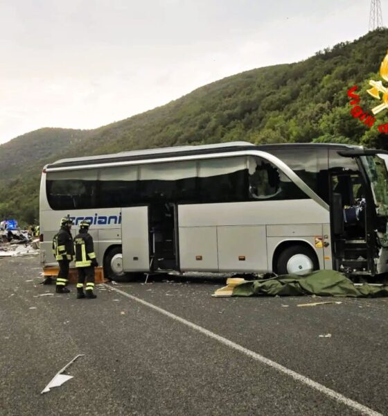 Bus dopo l'incidente sulla Terni-Rieti