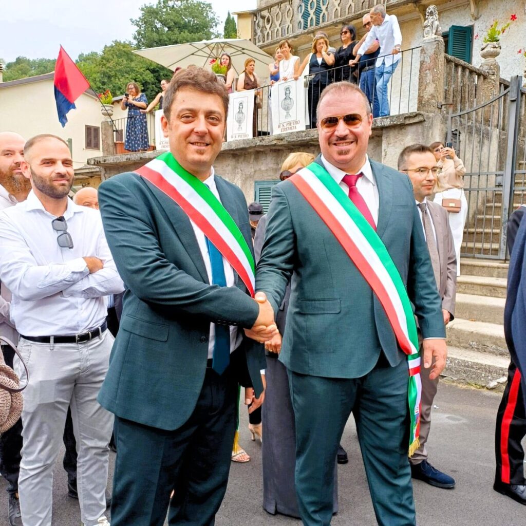 L'abbraccio millenario tra Rocca di Botte e Trevi nel Lazio: la commovente festa dei "compari" uniti nel nome di San Pietro Eremita 48 Francesco Graziani e Elvino Marzolini sindaci