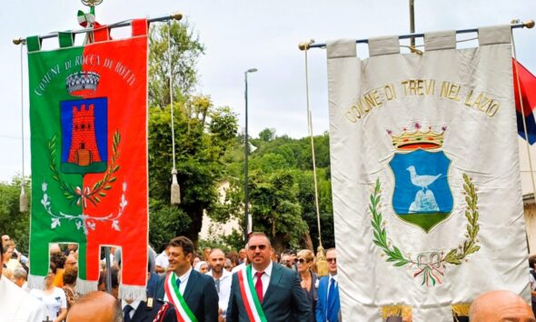 Gonfaloni dei comuni di Rocca di Botte e Trevi nel Lazio