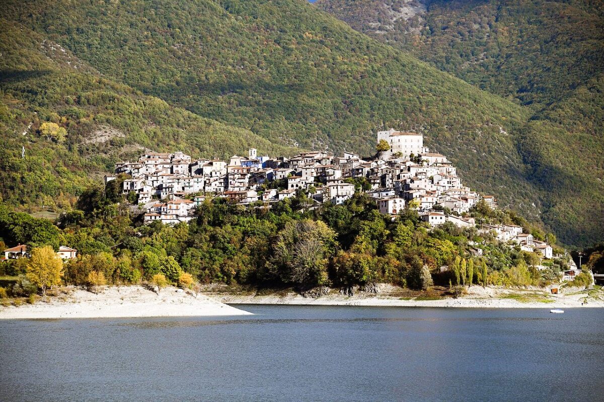 Castel di Tora
