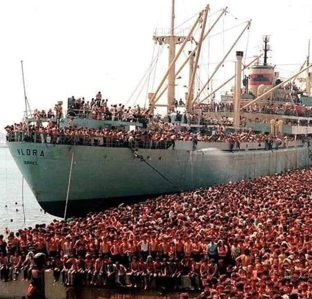 Sbarco Albanesi in Italia