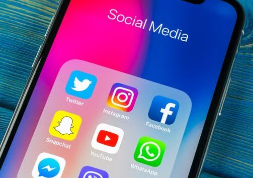Whatsapp, socials