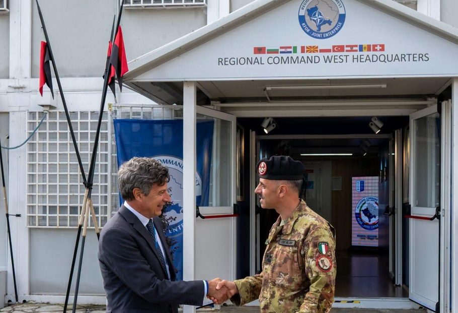 Il Colonnello dell' Esercito Italiano Giuseppe De Blasi e Sig.Cristiano Barale Direttore del Centro Regionale OSCE al Camp Village Italia a Peje