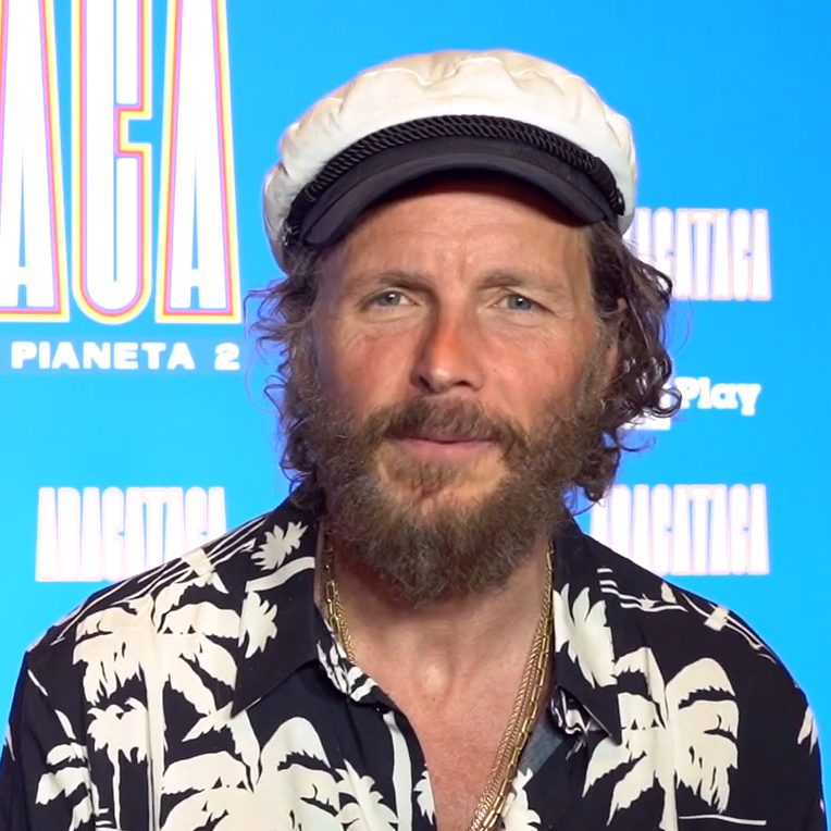 La lentezza che incanta: Jovanotti in sella alla sua bici scopre e si innamora del paradiso segreto del Lago del Turano 46 Jovanotti