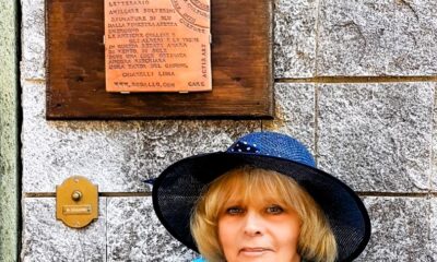 Lidia Chiarelli - with her poem on a clay tile