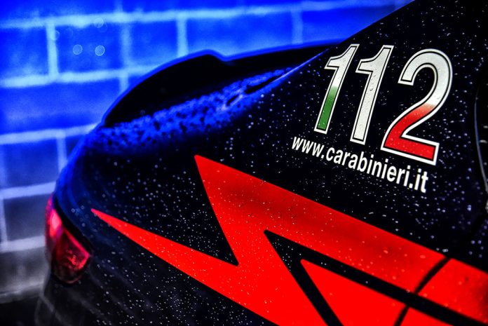 "Venite, l'ho picchiata. Forse è morta". Orrore a Roma: 16enne massacra la madre a mani nude. Il giovane ricoverato in Psichiatria 46 Carabinieri 112, volante