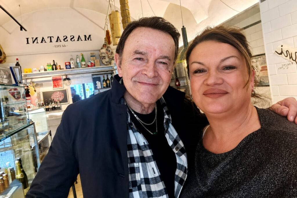 Le pagine delle donne: a Spoleto un salotto letterario tra libri, parole ed emozioni 51 In foto Dodi Battaglia con il Cav.Roberta Testaguzza