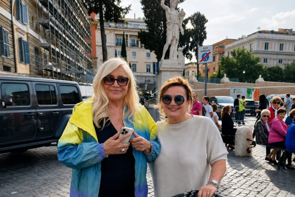 Le pagine delle donne: a Spoleto un salotto letterario tra libri, parole ed emozioni 52 In foto Mara Venier con il Cav.Roberta Testaguzza