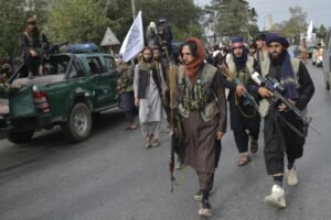 L’ultimo volo da Kabul; dalla fuga di Ashraf Ghani alla caduta delle persone dall’aereo 48 L’ultimo volo da Kabul; dalla fuga di Ashraf Ghani alla caduta delle persone dall’aereo