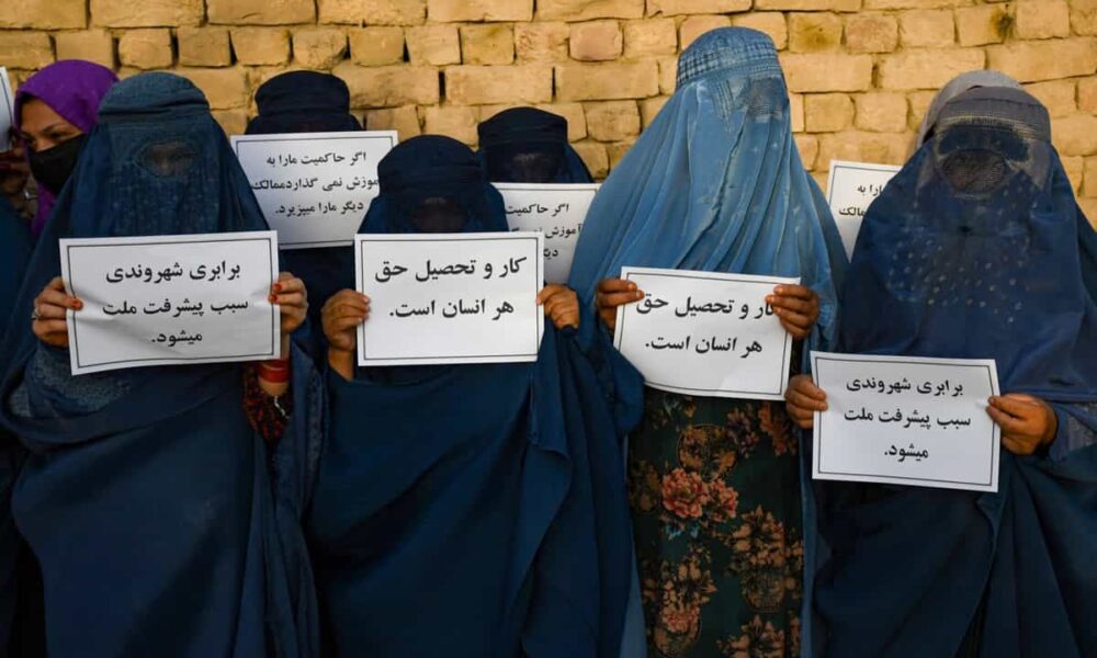 Donne afghane con il hijab