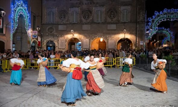 Ballo folkloristico in piazza ad Arpino