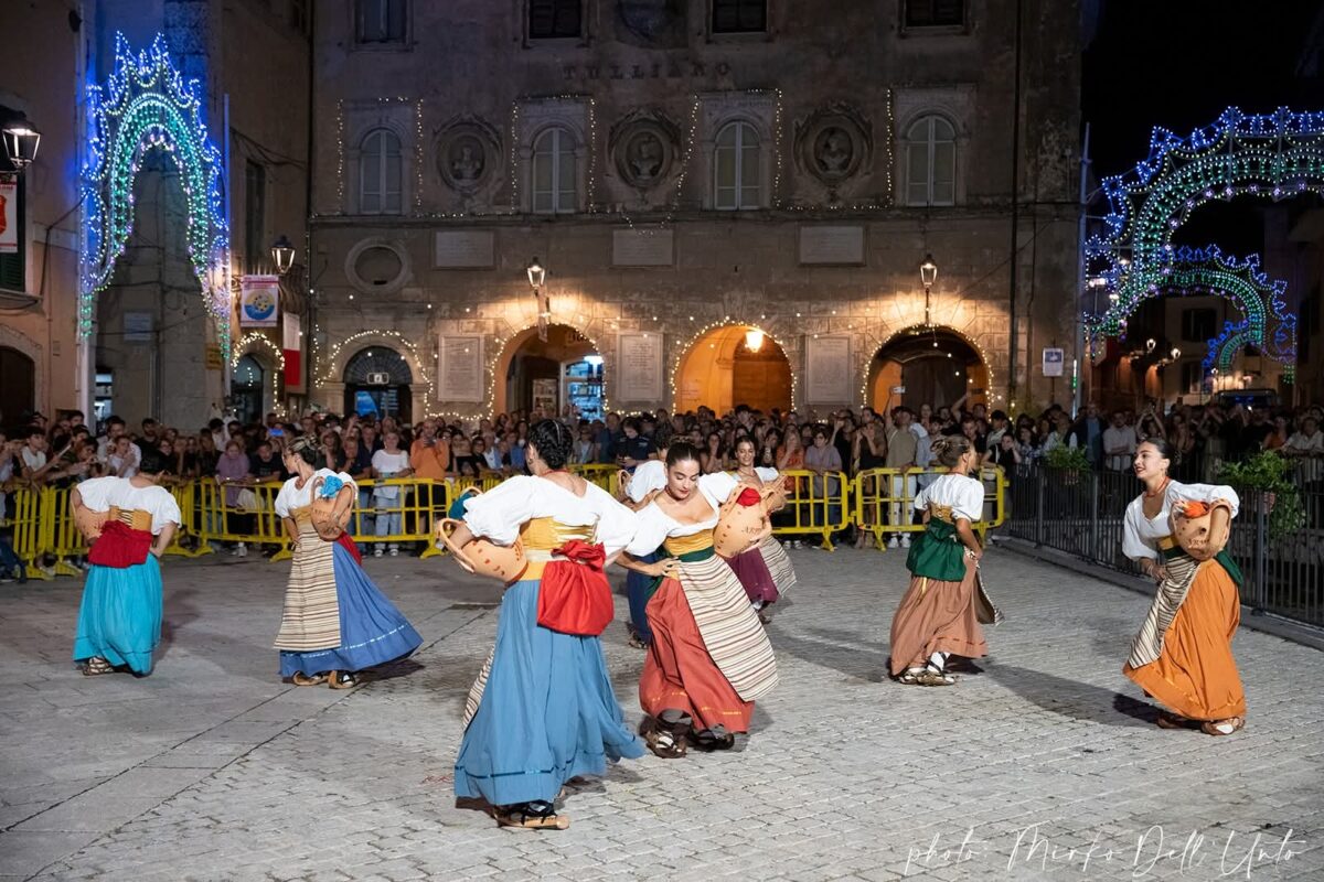 Ballo folkloristico in piazza ad Arpino