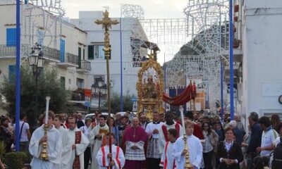Ischia - a Lacco Ameno durante la processione Parroco e Sacrestano arrivano alle mano, Sacrestano medicato dal 118