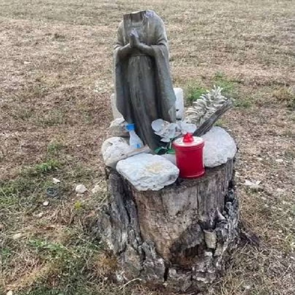 Statue della madonna decapitata