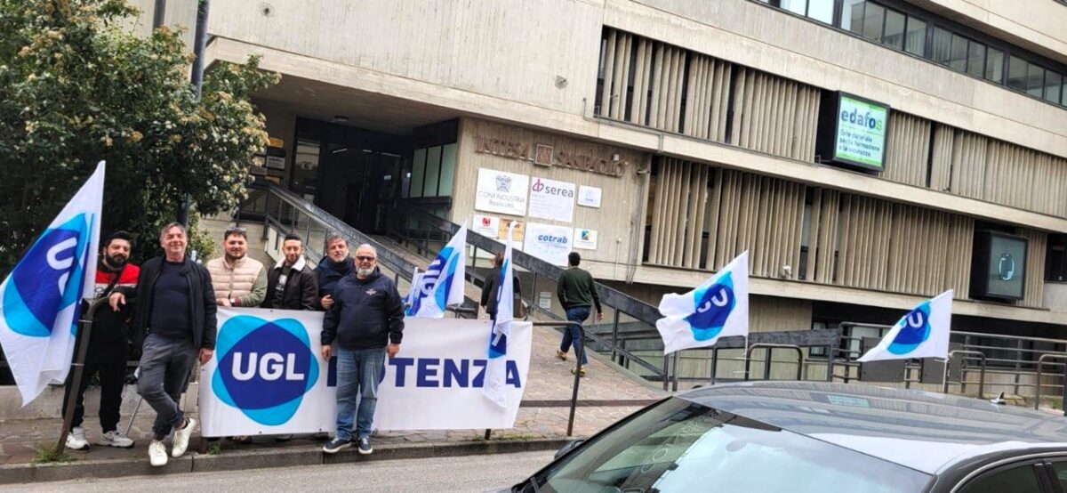 Vertenza ISCOT a Melfi, esplode la rabbia dell'UGL: «Basta prese in giro, la Regione dia risposte immediate alle famiglie dell'indotto Stellantis» 46 iscot-ugl