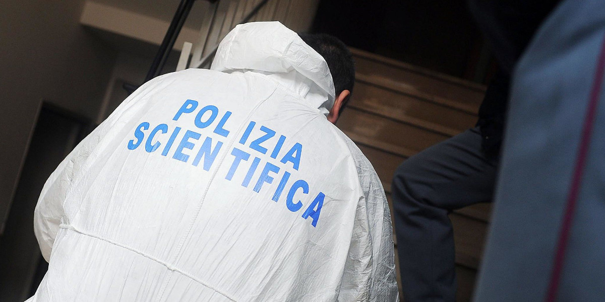 Tragedia immensa a Palermo: ragazzina di soli 13 anni muore precipitando dal nono piano. Indagini a tutto campo della Polizia 46 Polizia Scientifica
