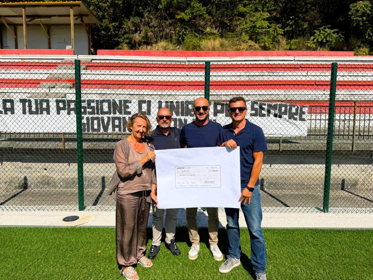 Consegna di 2.00 all'Associazione Zoè