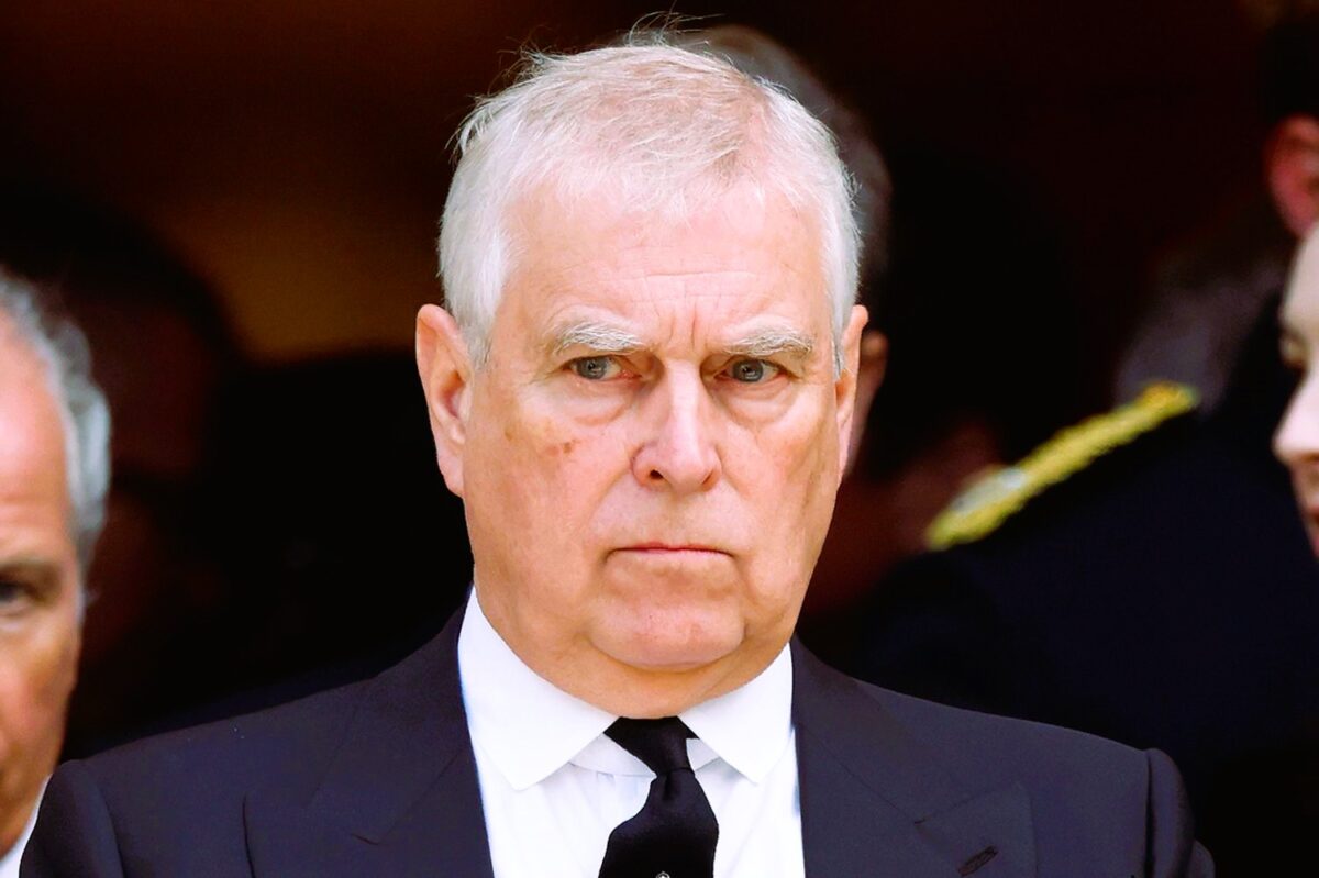 Re Carlo usa il pugno di ferro: via la scorta al Principe Andrea, sfratto dalla Royal Lodge 46 Principe Andrea