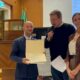 Ales DellEra mentre ritira il Premio