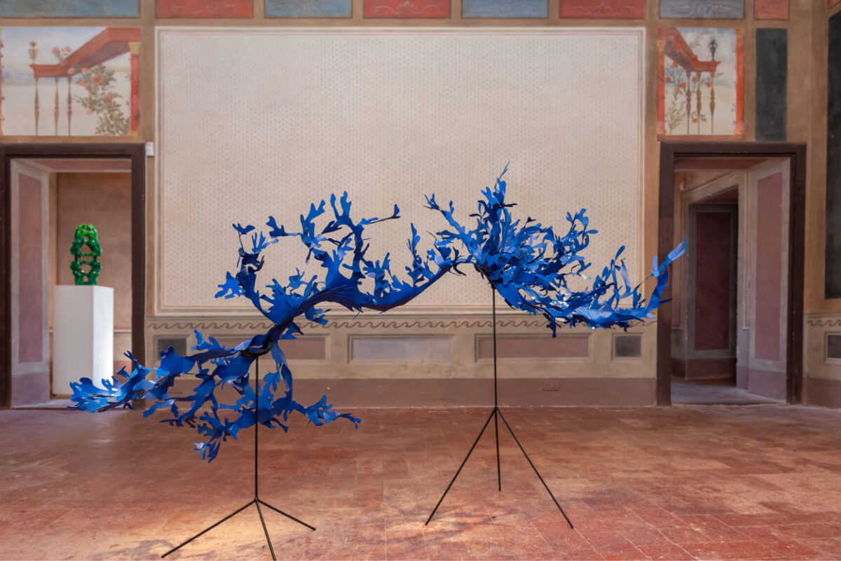Quando il soffio invisibile della Natura prende forma: "La materia della vita" di Antonio Barbieri strega il Palazzo Pretorio di Certaldo 46 Antonio Barbieri_Lichene_2020_Ferro acciaio vernice poliuretanica_Ph. Dimitri Angelini