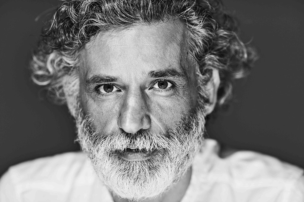L'amore disperato e le ferite umane dietro il mito della Divina scendono in scena a Roma: Enrico Lo Verso restituisce l'anima nuda di Maria Callas 48 Enrico-Lo-Verso