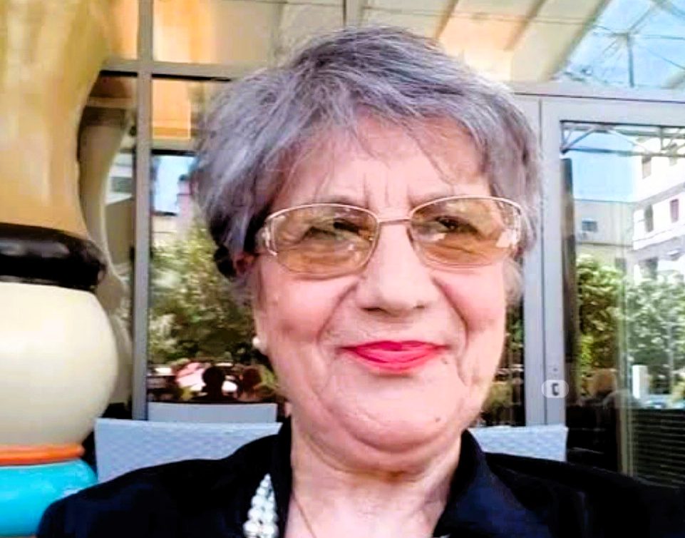 L'amore, il tormento e l'intimità femminile nelle meravigliose poesie dell'autrice albanese Nexhi Baushi 46 Nexhi Baushi