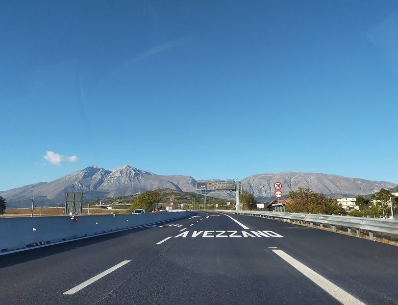 Schianto violentissimo alle porte della galleria del Salviano: quattro auto distrutte e traffico in tilt sulla Superstrada del Liri 46 Superstrada del Liri