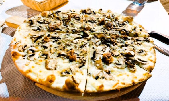 Pizza Boscaiola , pizzeria "Incontro" Poggio Moiano