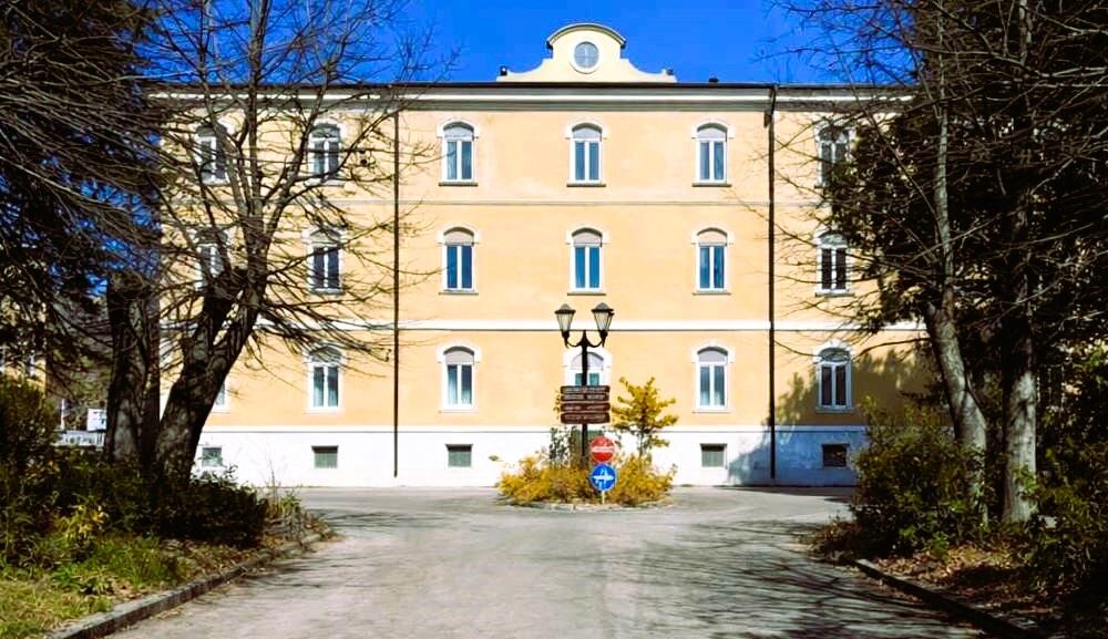 Palazzina-centrale-ex-ospedale-di-Collemaggio