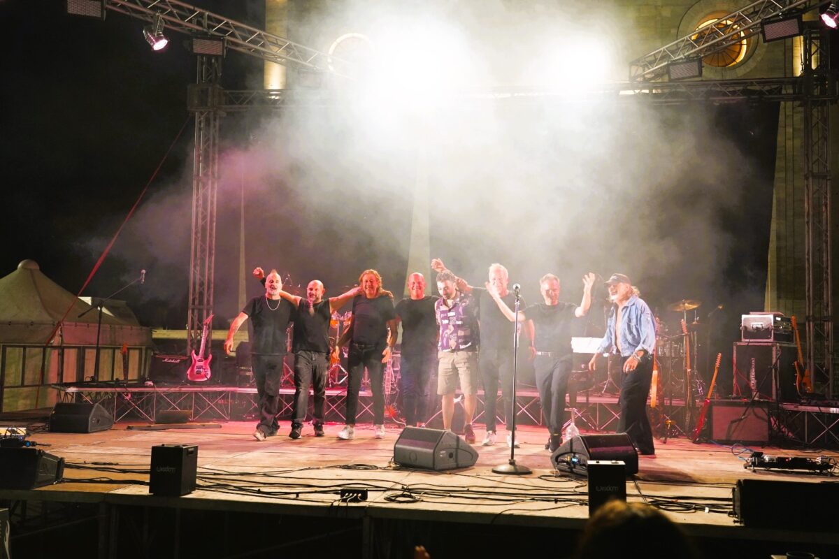 Avezzano canta Vasco a squarciagola: Piazza Risorgimento esplode di gioia ed emozione per la magia rock di Danilo Luce 46 Vasco Day 2026