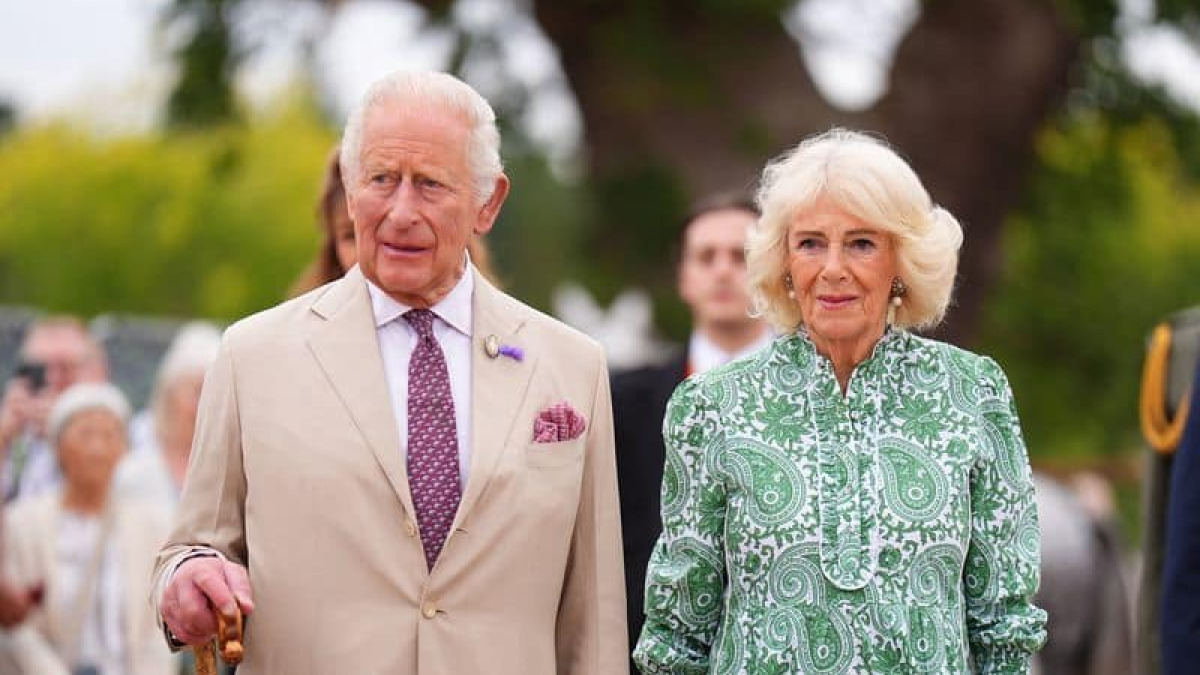 Gossip, Re Carlo III e la Regina Camilla pronti al volo di Stato ma prima firmano il patto segreto con William e Kate Middleton: pieni poteri ai Principi del Galles e porta sbarrata a Harry, Meghan e Andrea 46 Re Carlo III e la Regina Camilla
