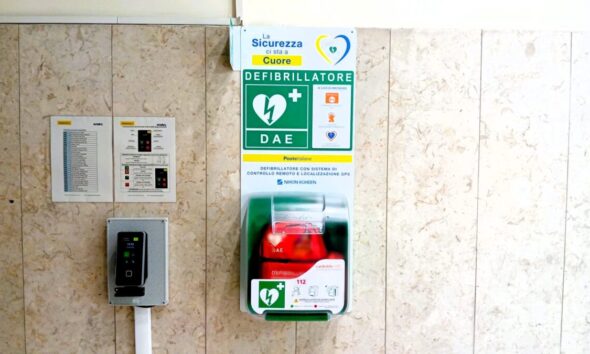 Il defibrillatore installato nella Filiale provinciale di via Potenza a Pescara