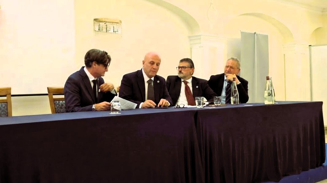 Il trionfo di "Evoluzione e Libertà" a Fiuggi: svelato il nuovo simbolo del partito in difesa dei valori cristiani 46 "Evoluzione e Libertà" a Fiuggi