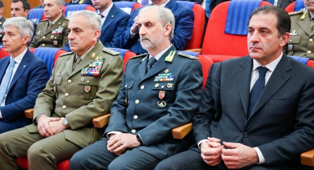 Al centro il generale di corpo d’armata della guardia di finanza Ignazio GIBILARO