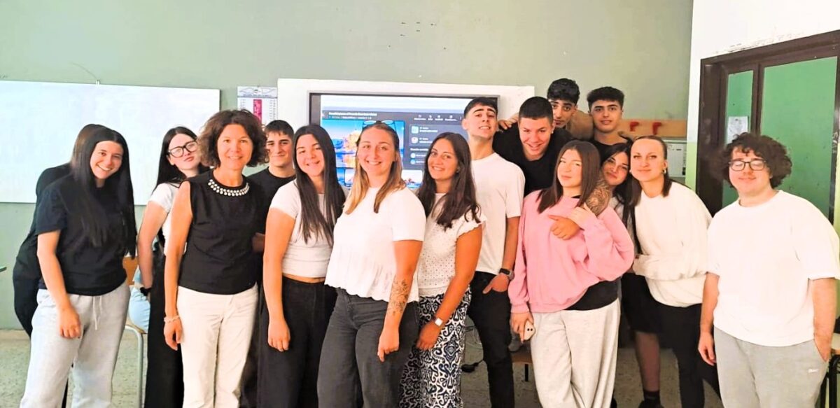 Teramo apre le porte all’Europa: successo per lo stage delle studentesse dell’Académie d’Art Dentaire di Lille al Polo Tecnologico Economico 47 stage delle studentesse dell’Académie d’Art Dentaire di Lille