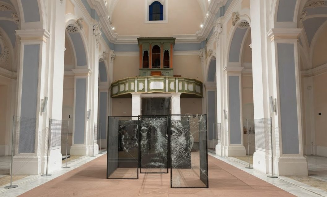 Cultura, «Sguardi liberi»: a Santa Maria delle Grazie l'arte di Simon Berger incontra la poesia di Ettore Donadio e quattordici maestri dell'obiettivo 46 a Santa Maria delle Grazie l'arte di Simon Berger