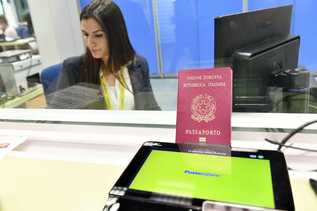 La richiesta del passaporto in ufficio postale