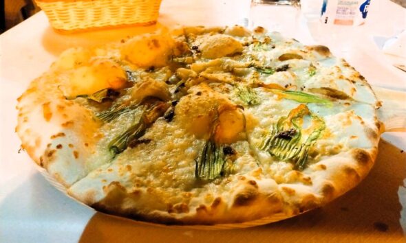 Pizza fior di zucca e alici , Pizzeria "Incontro" Poggio Moiano