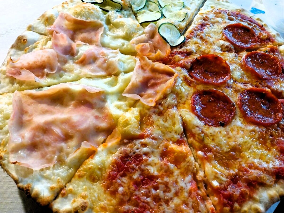 pizza "Incontro a Quattro" alla Pizzeria "Incontro" di Poggio Moiano