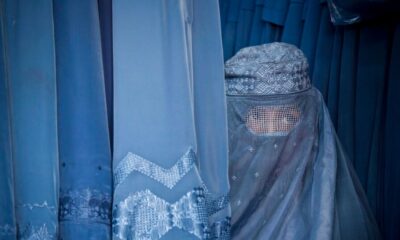 Afghanistan, la storia straziante di una giovane donna: «I talebani mi hanno tolto il lavoro, oggi pulisco le case per comprare il pane ai miei genitori»