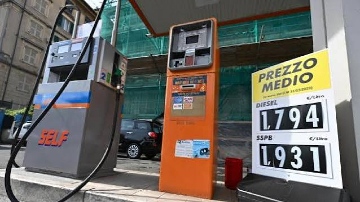 Accise - il taglio del governo sulle accise , Codancons " risparmio di 2.44 euro per un pieno, miseria " 47 Accise - il taglio del governo sulle accise , Codancons " risparmio di 2.44 euro per un pieno, miseria "