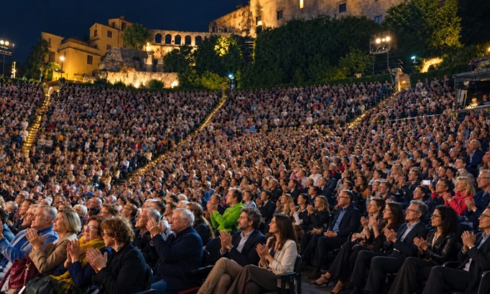 il pubblico al teatro romano di verona