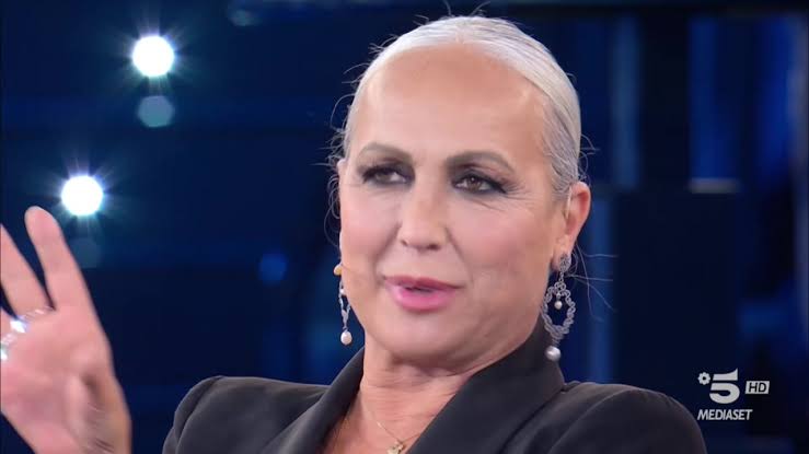 Gossip Amici, choc nella notte: finto infortunio smascherato in video, la Celentano invoca l'espulsione 47 Celentano