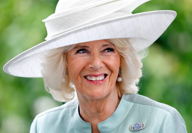Gossip Royals, Camilla svela la bizzarra abitudine di Re Carlo prima di cena: «Mi disturba e mi fa perdere il filo» 46 Camilla Parker