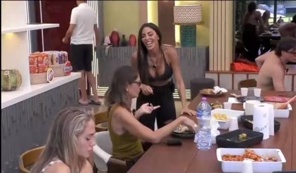 Grande Fratello, alleanza spietata di Marina e Guendalina: Carmen Di Pietro crolla in diretta 151 Marina e Guendalina